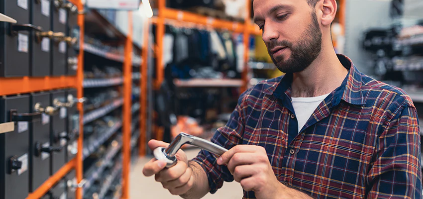 Locksmith For Retail Stores Lockout Services in Avenal, California
